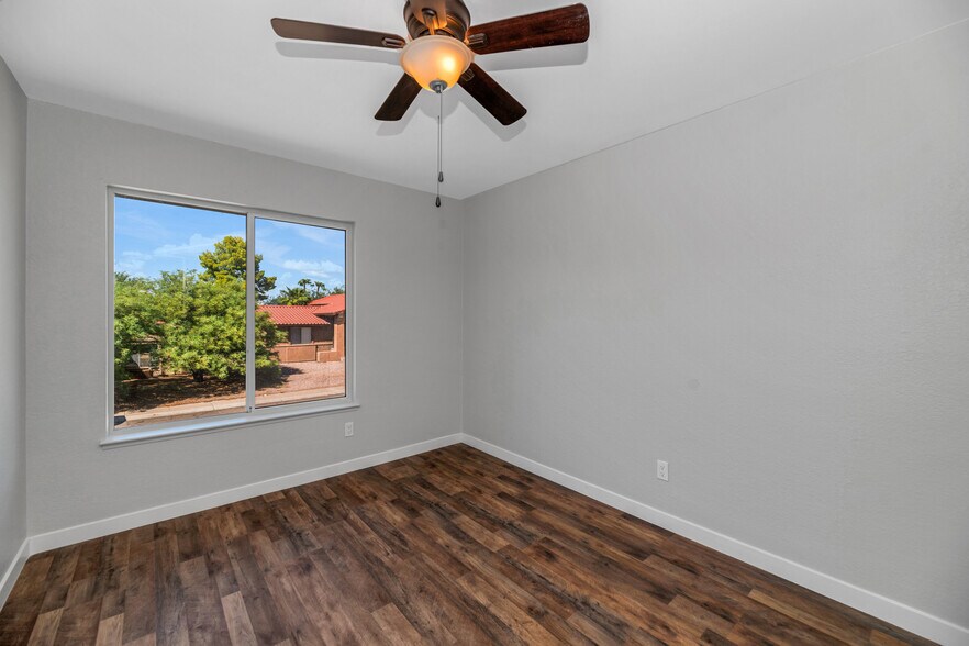 More Photos Of 1927 E Crocus Dr, Phoenix Specialty For Sale