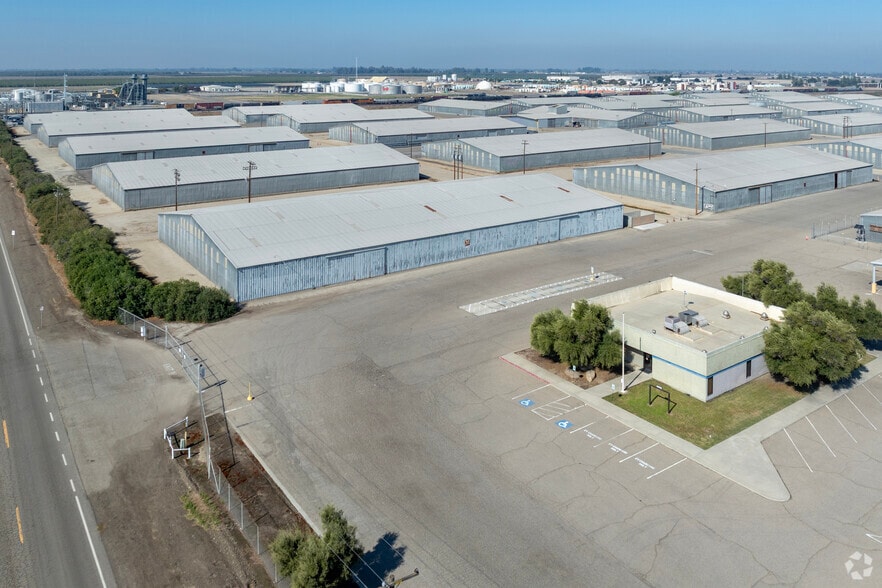 More Photos Of 10210 Idaho Ave, Hanford Warehouse For Lease