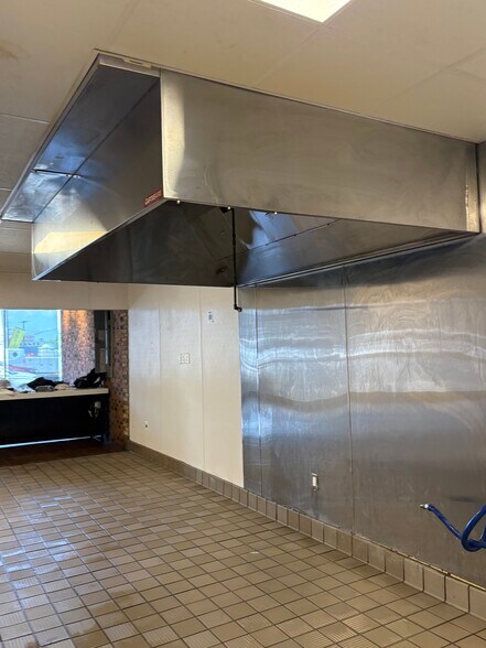 More Photos Of 3421-3431 E Tremont Ave, Bronx Storefront Retail Office For Lease