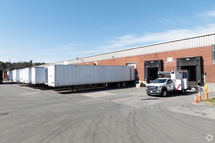 More Photos Of 136 Fuller Rd, Albany Warehouse For Lease