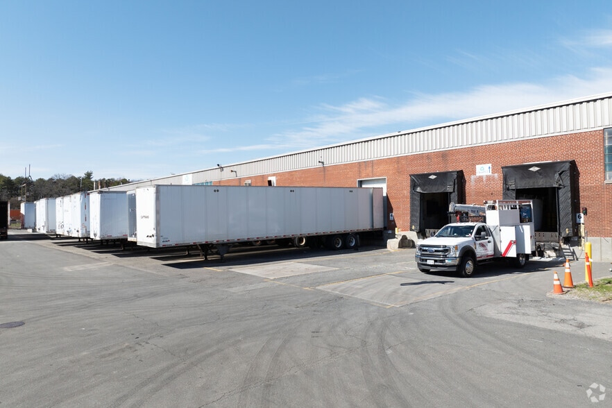 More Photos Of 136 Fuller Rd, Albany Warehouse For Lease