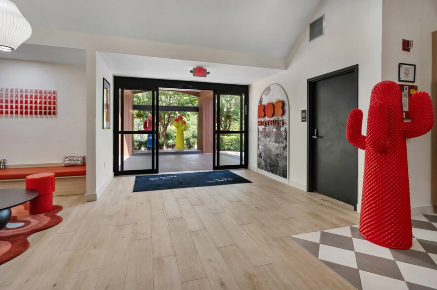 More Photos Of 1695 Capital Cir NW, Tallahassee Hotel For Sale