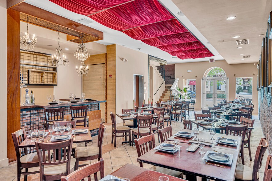 More Photos Of 223 Valencia Ave, Coral Gables Restaurant For Lease