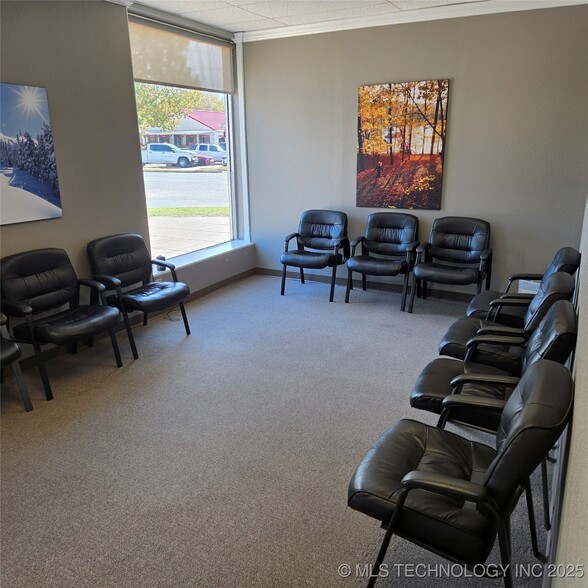 More Photos Of 523 E 6th St, Okmulgee Storefront Retail Office For Sale