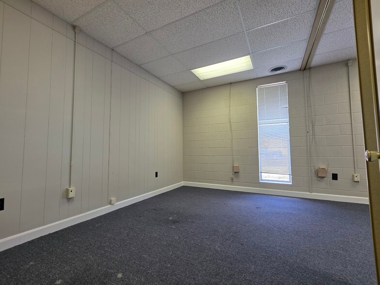 More Photos Of 404 St Andrews Dr, Greenville Office For Lease