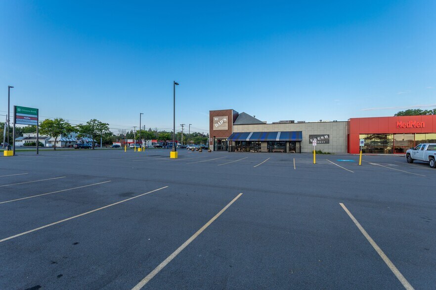 More Photos Of 6850 Main St, Williamsville Light Distribution For Lease