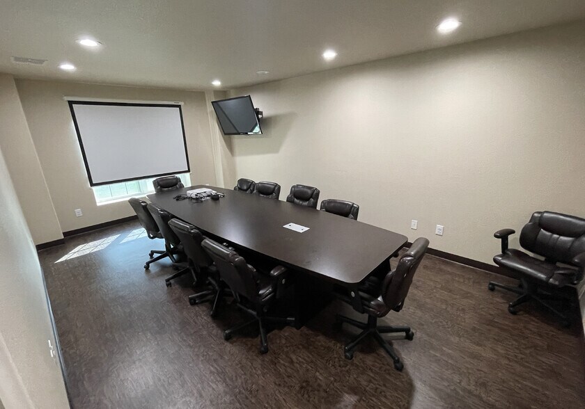 More Photos Of 1836 Lone Star Rd, Mansfield Warehouse For Lease