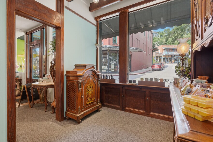More Photos Of 65 Spring St, Eureka Springs General Retail For Sale