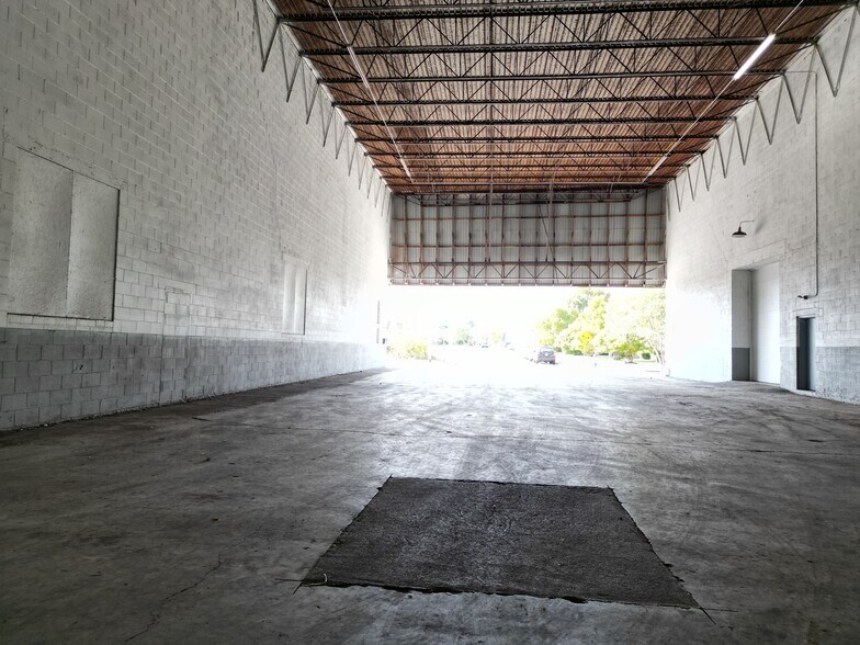 More Photos Of 1450 E Walnut St, Lancaster Warehouse For Sale