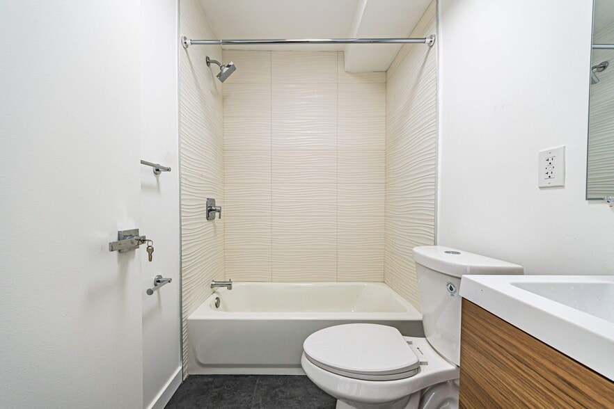 More Photos Of 4626 Wall St, Los Angeles Apartments For Sale