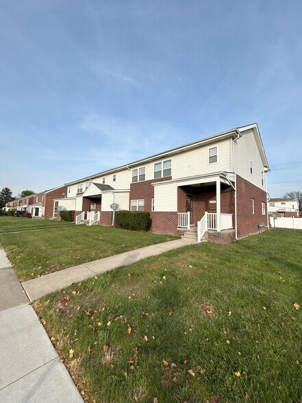 More Photos Of 3387-3399 Ewald Cir, Detroit Apartments For Sale