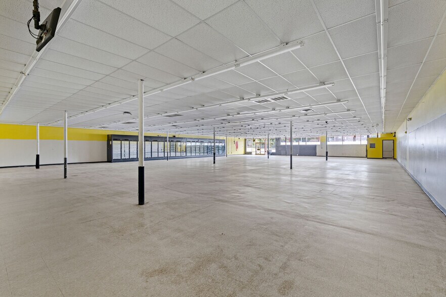 More Photos Of 301-303 N George St, Goldsboro Storefront For Lease