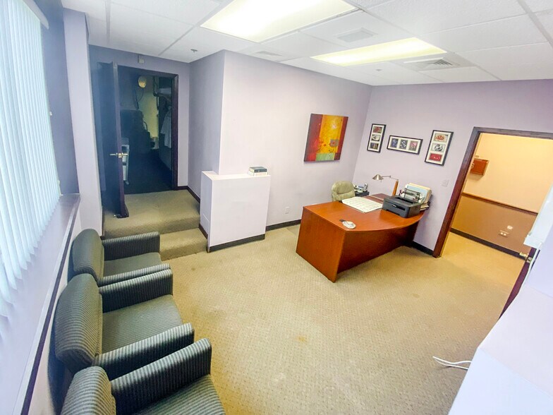 More Photos Of 1 Tiffany Pt, Bloomingdale Medical For Lease