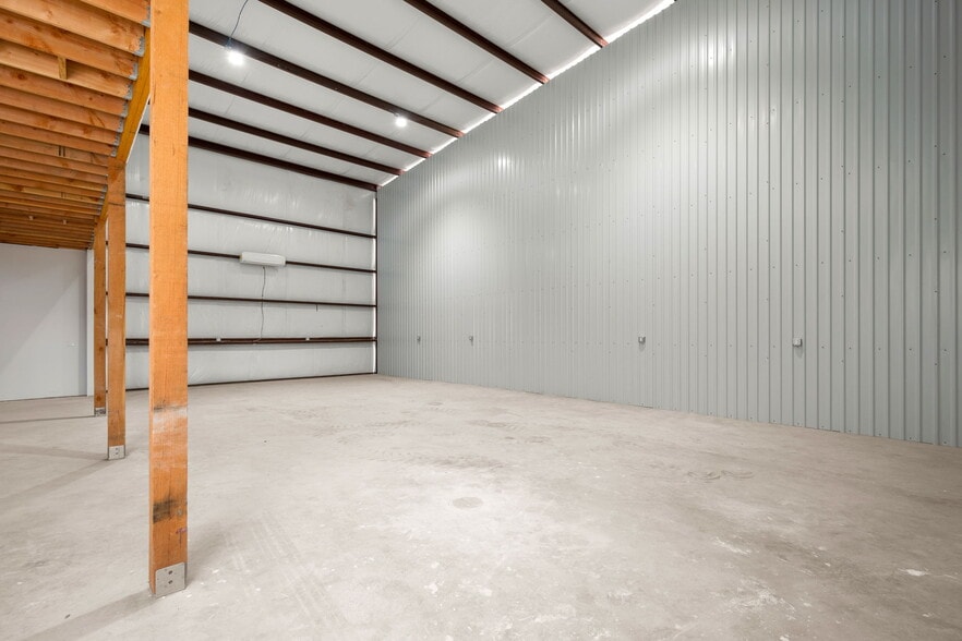 More Photos Of 10020 Darden Hill Rd, Austin Light Distribution For Lease