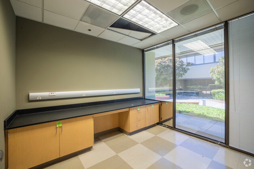More Photos Of 355 N Wiget Ln, Walnut Creek Office For Sale