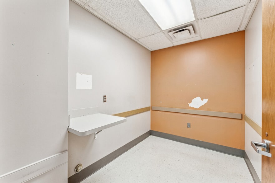 More Photos Of 1090 9th Ave SW, Bessemer Medical For Sale
