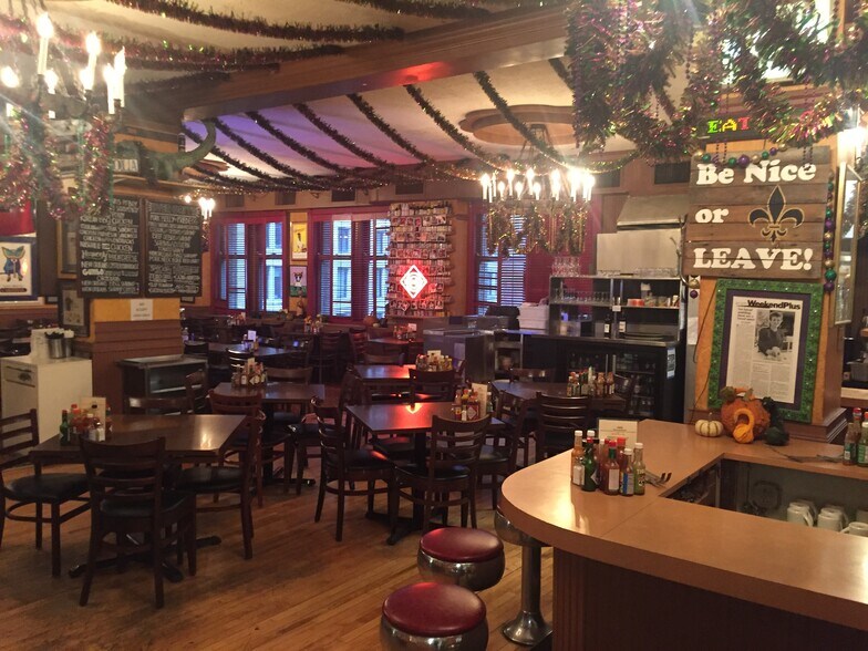 More Photos Of 111 N Wabash Ave, Chicago Office For Sale