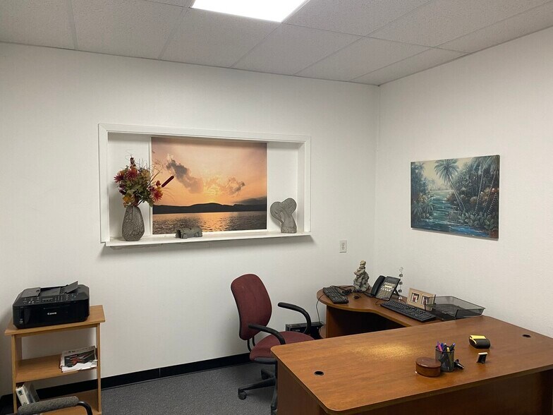 More Photos Of 1904 Hialeah Dr, Seabrook Light Manufacturing For Lease