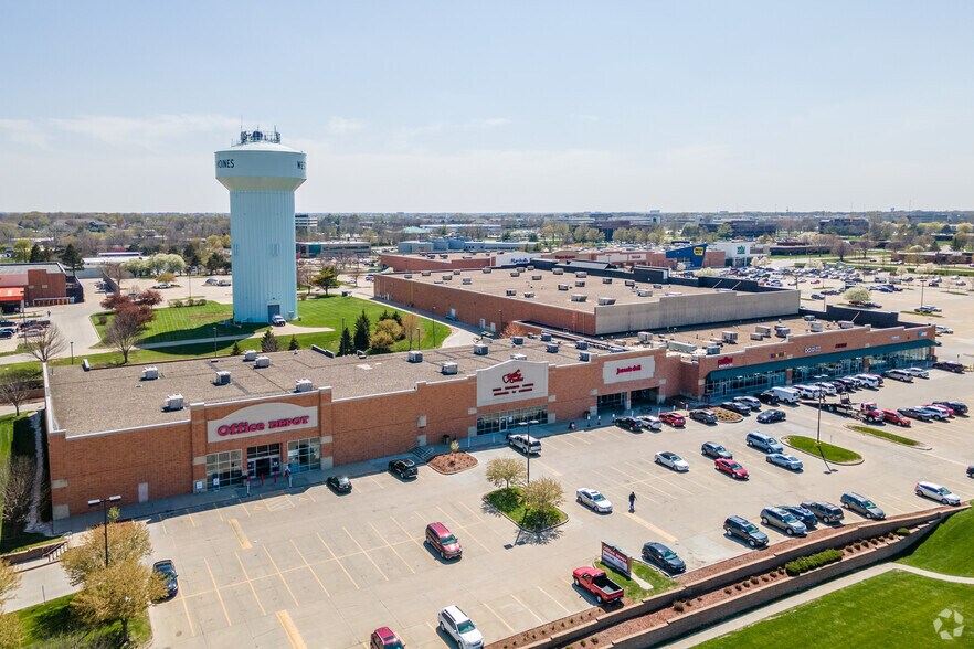 More Photos Of 3700-4120 University Ave, West Des Moines Unknown For Lease