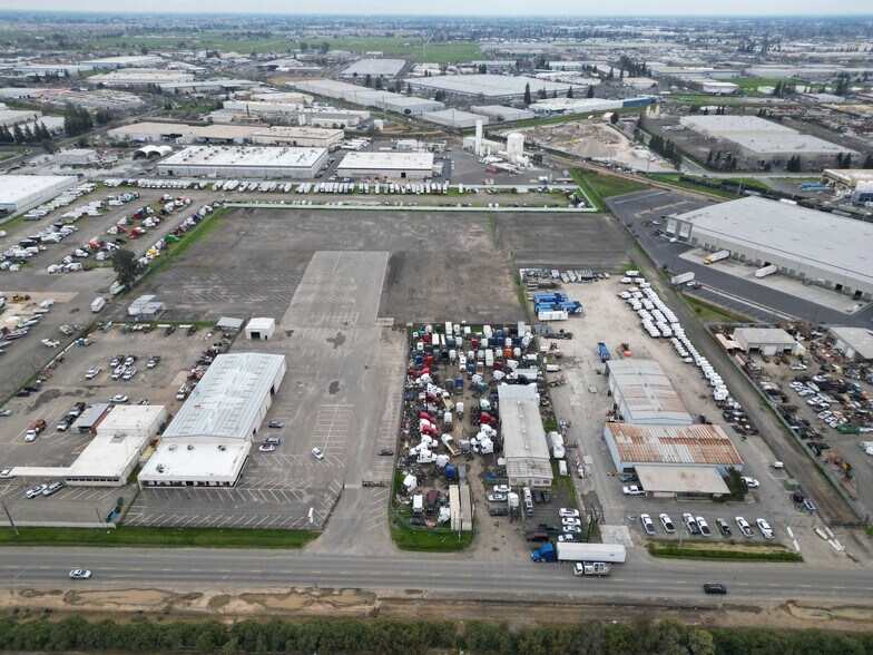 More Photos Of 8732 Fruitridge Rd, Sacramento Warehouse For Lease