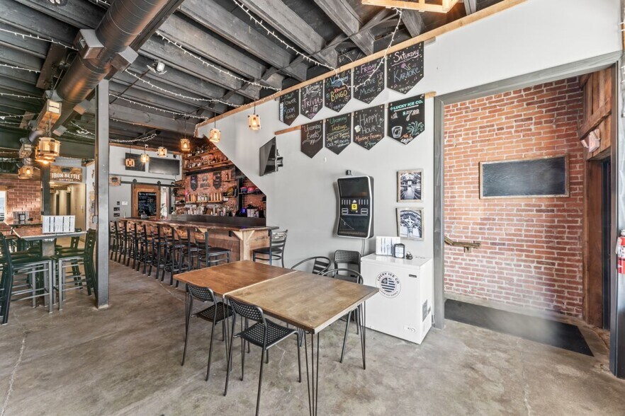 More Photos Of 508 S Main St, Grain Valley Bar For Lease