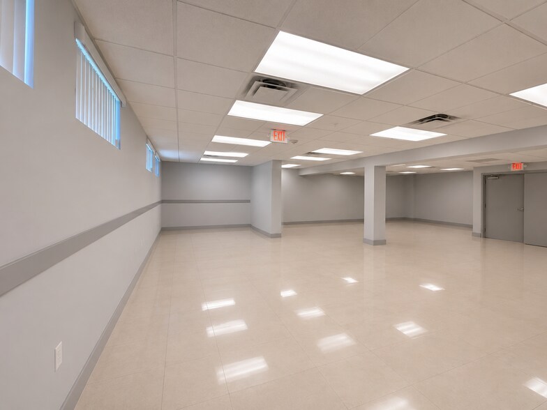 More Photos Of 8476 SW 40th St, Miami Storefront Retail Office For Lease