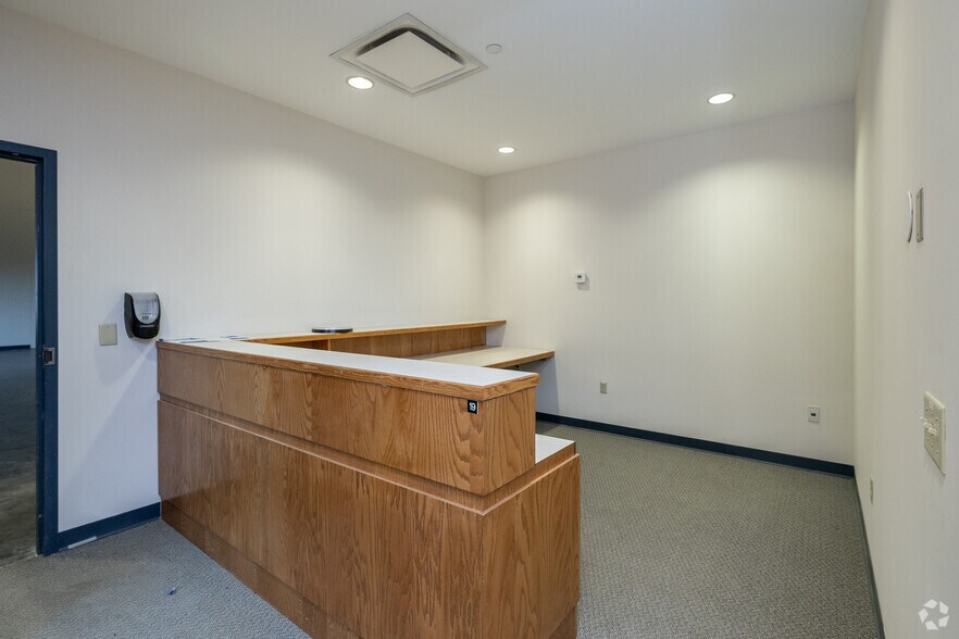 More Photos Of 3030 Lexington Ave S, Eagan Light Manufacturing For Lease