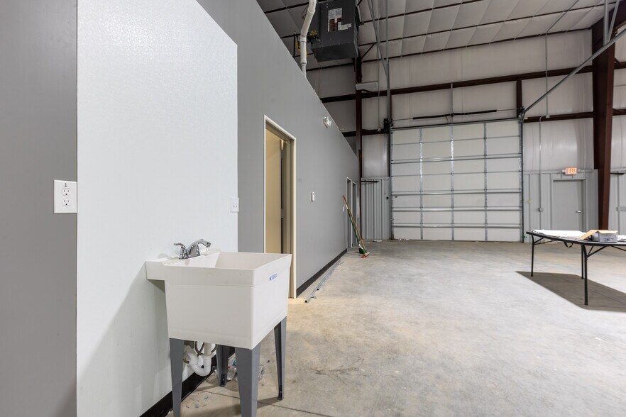 More Photos Of 6709 Universal Ave, Kansas City Warehouse For Sale