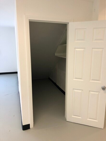 More Photos Of 9051-9053 Van Nuys Blvd, Panorama City General Retail For Lease