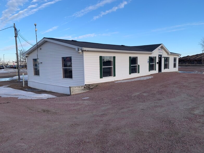 More Photos Of 4004 W 12th St, Sioux Falls Auto Dealership For Lease