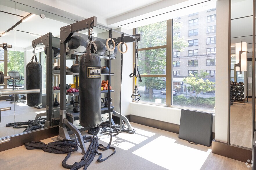 More Photos Of 2461 Broadway, New York Apartments For Lease