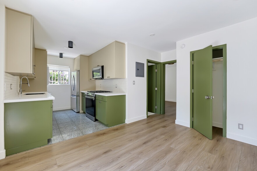 More Photos Of 6615 Franklin Ave, Los Angeles Apartments For Sale