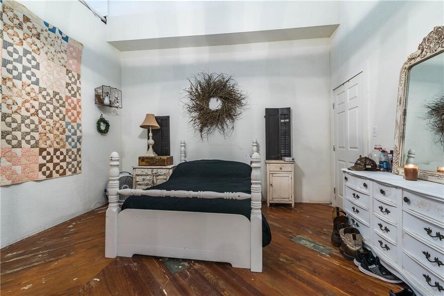 More Photos Of 306 W Main St, Denison Storefront For Sale