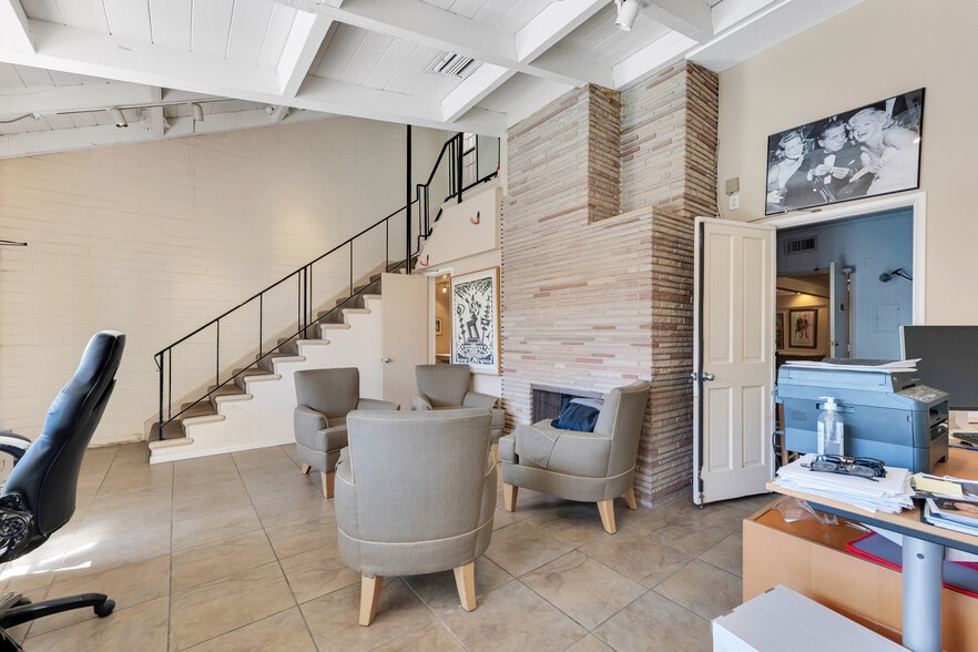 More Photos Of 4110 W Burbank Blvd, Burbank Office Residential For Sale