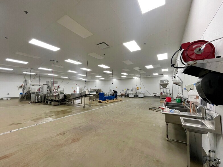 More Photos Of 1658 Industrial Ave, Port Coquitlam Warehouse For Sale