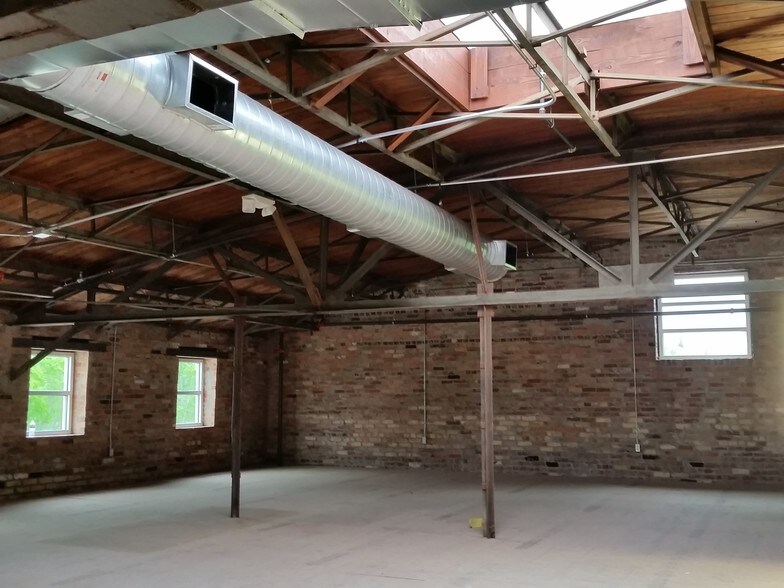 More Photos Of 916 Bryan Ave, Fort Worth Loft Creative Space For Lease