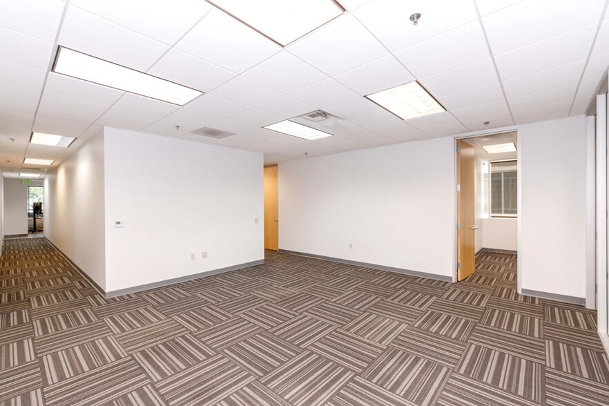 More Photos Of 96 Discovery, Irvine Office For Sale