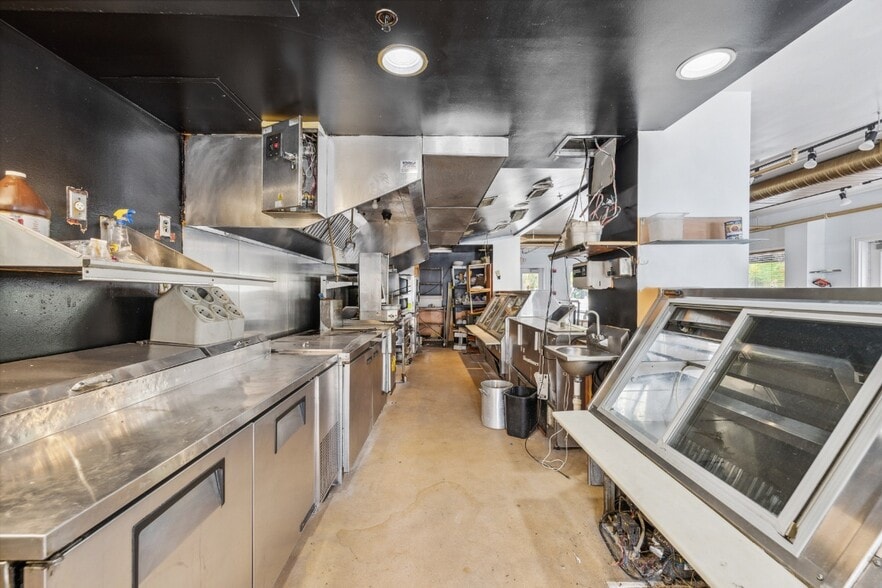More Photos Of 2300 N Pershing Dr, Arlington Medical For Sale