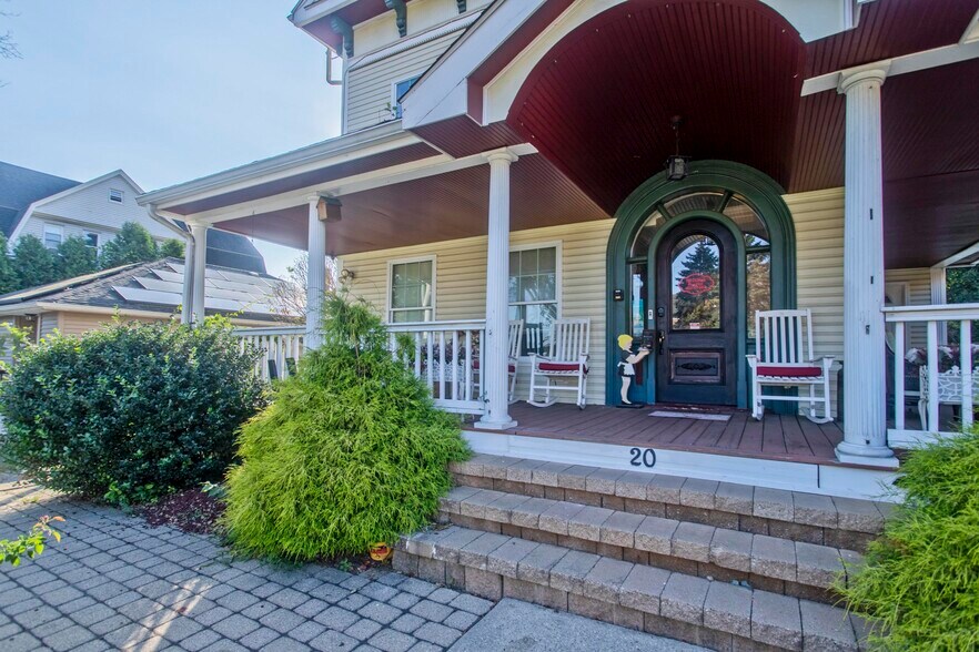 More Photos Of 18 Springfield St, Springfield Hospitality For Sale