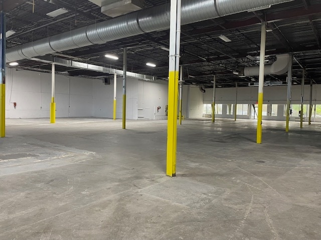More Photos Of 2580-632 Av Dollard, Montréal Warehouse For Lease