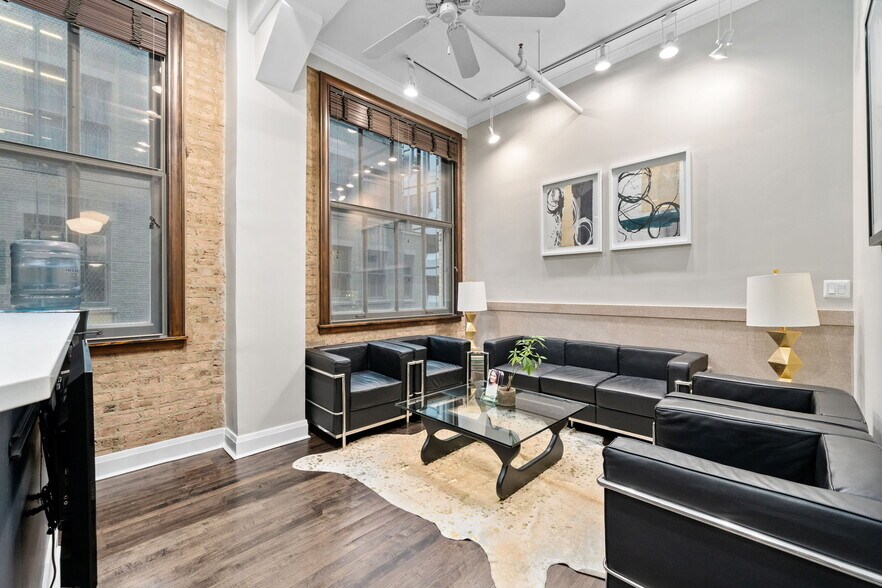 More Photos Of 120 S State St, Chicago Office For Sale