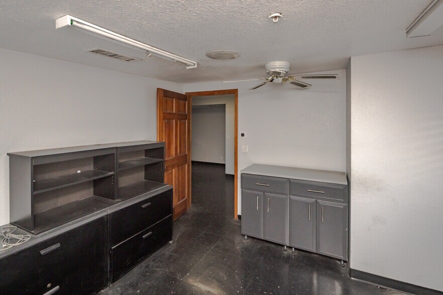 More Photos Of 1950 Centers Ave, Lake Havasu City Warehouse For Lease