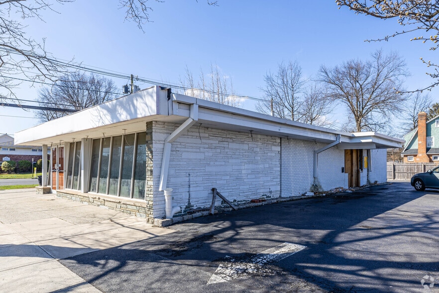 More Photos Of 470 Kenilworth Blvd, Kenilworth Bank For Lease