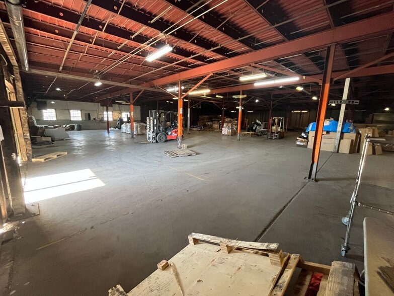 More Photos Of 226 S 7th Ave, Abilene Warehouse For Lease