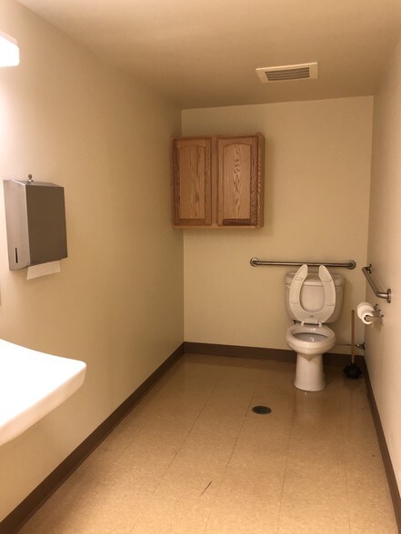 More Photos Of 1324-1424 E Grandview Blvd, Erie Unknown For Lease