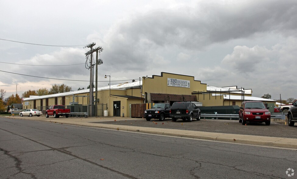 Primary Photo Of 725 N Locust St, Ottawa Manufacturing For Lease