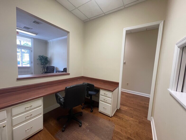 More Photos Of 220 W Main St, Tavares Office For Lease