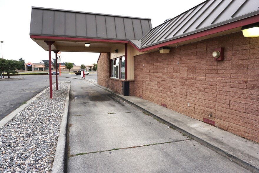 More Photos Of 808 W Vineyard Dr, Kennewick Freestanding For Sale