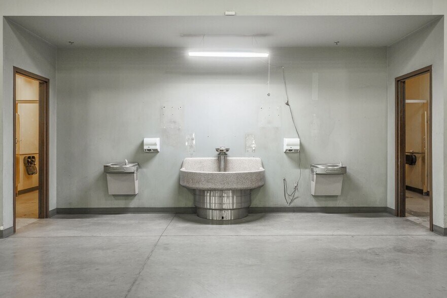 More Photos Of 1151 Industry Rd, Sturgis Manufacturing For Sale