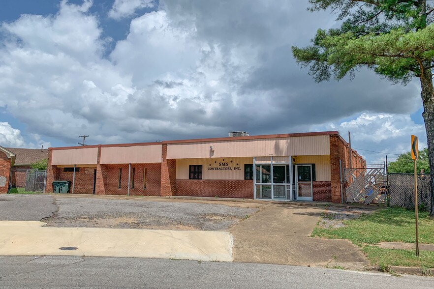 More Photos Of 1790 Lapaloma St, Memphis Freestanding For Sale